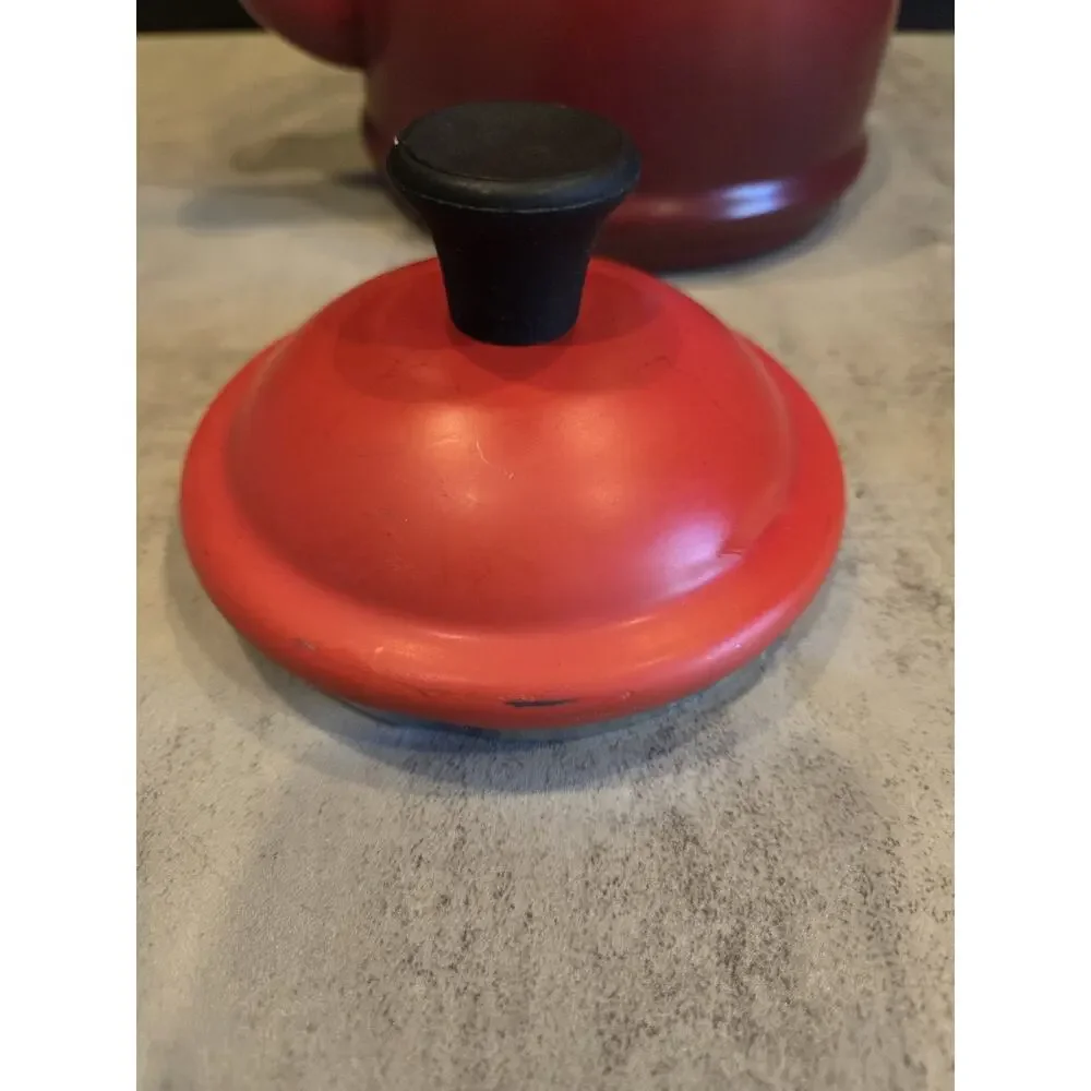 Le Creuset Traditional Stove Top Tea Kettle Pot 1.25 Qtz. Ombre Crimson Red GUC